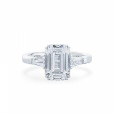 18ct White Gold Stunning 4,5