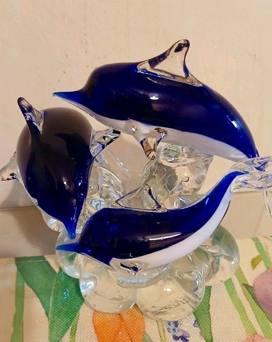 Dolphines art glass - 3,