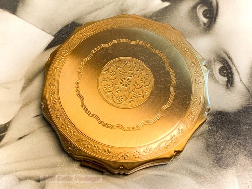 Kigu gold tone vintage powder