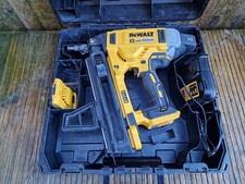 Dewalt DCN890 Nail Gun With 2.0ah Battery