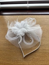 White Fascinator –