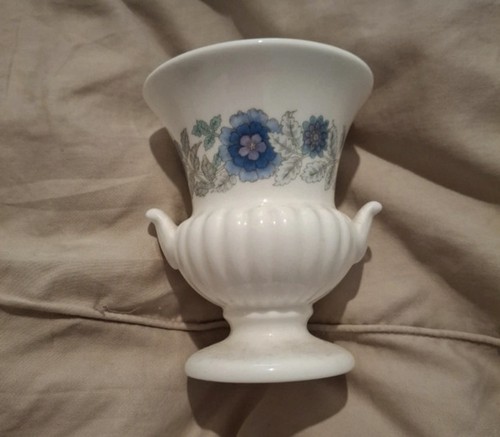 Wedgwood small porcelain vase - wedgwood,