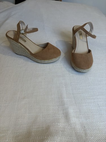 Tan straw wedge shoes size - straw,