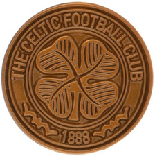 CELTIC FC FOOTBALL CLUB METAL ANTIQUE GOLD CREST PIN BADGE OFFICIAL CFC GIFT