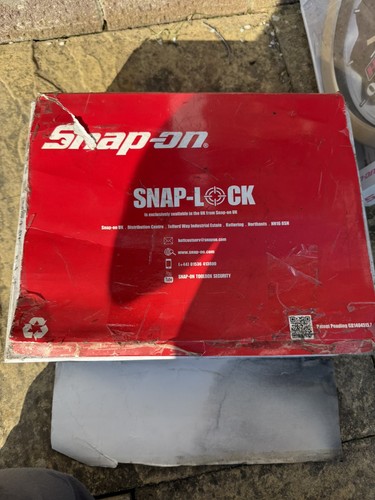 Snap tool box locking - on,
