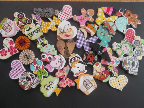 Assorted wooden buttons - x,