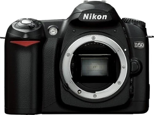 Nikon d50 body only - 6.1m,