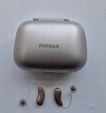 Phonak Audeo (P)90R Hearing aids + charger.  