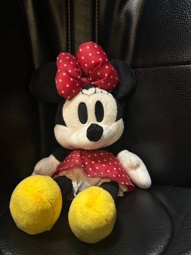 Minnie mouse plush - minnie,