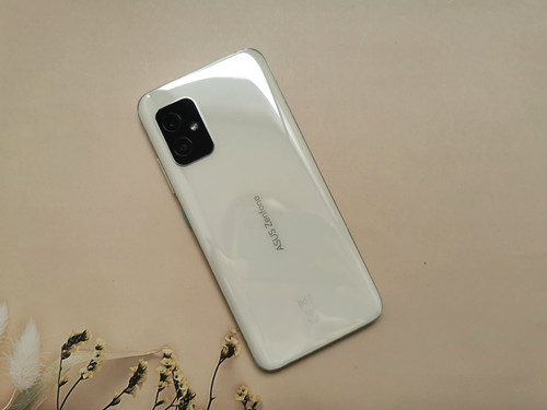 Asus zenfone 9 - 5.9",