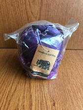 1 x  lavender aromatic pillar christmas candle in a gift bag, approx 8cm tall.