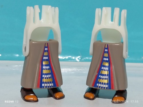 Playmobil grey leg - leg, skirts