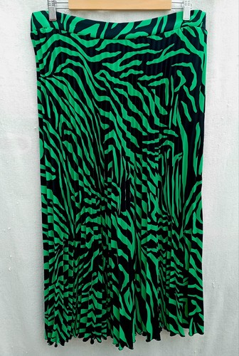 Pleated skirt size 18 - m&s,