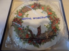 Royal Worcester Festive Garland Cake Plate   Boxed Christmas