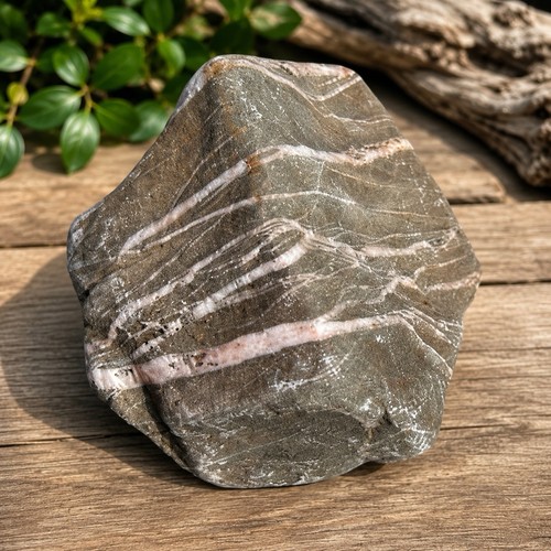 Large quartz veined - large,