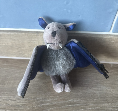 Jellycat bat zippy grey fangs - jellycat,