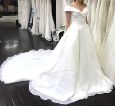 Pronovias Farrah Wedding Dress – Ballgown, Size 14, Unaltered, Shop Sample