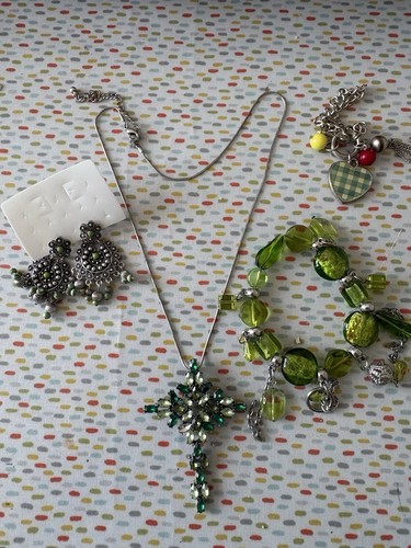 Green colour costume - colour, jewellery