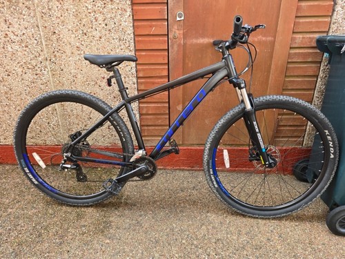 Carrera hellcat mountain bike - mountain,