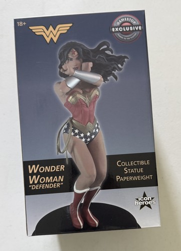 Wonder woman defender statue - defender,