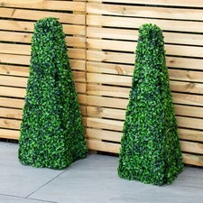 Woodside Topiary Obelisk Leaf