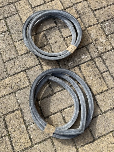 Windscreen seals front and - front,
