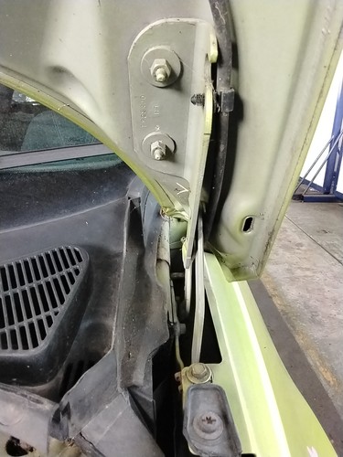 Bonnet hinge ford - ford, fiesta