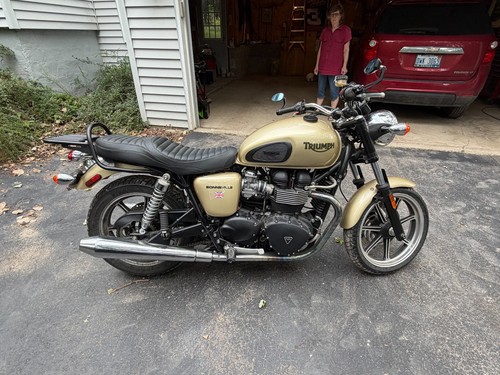 2012 triumph bonneville - 2012,