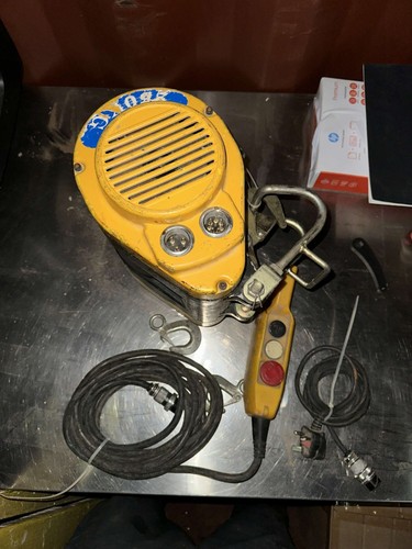 Electric hoist 250kg used - 250kg,