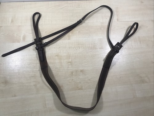 Brown elasticated breast plate - brown,