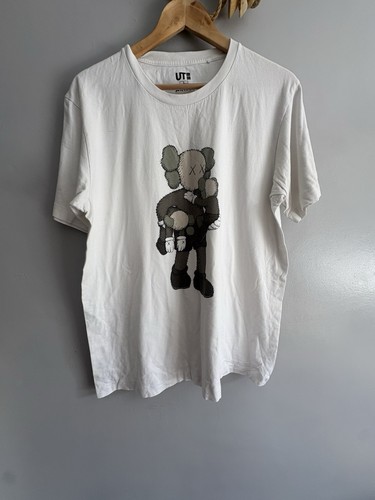 Uniqlo kaws share - ut, ‘share’