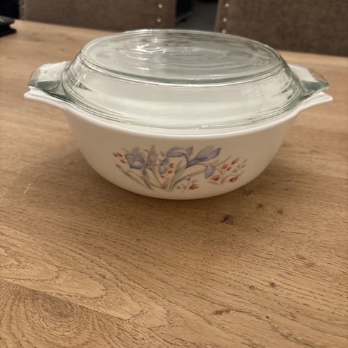 Vintage milk glass - pyrex, blue