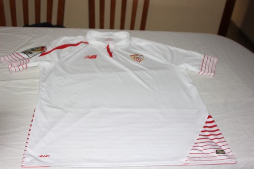 Sevilla 2015 16 - f.c., home