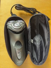 PHILIPS HQ 8240 ELECTRIC SHAVER RECHARGEABLE GOOD CONDITION WITH CHARGER & CASE
