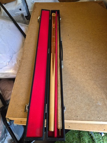 Riley snooker cue with - cue,