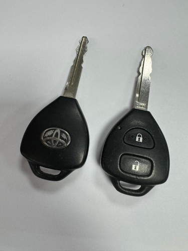 Genuine toyota button remote - 2,