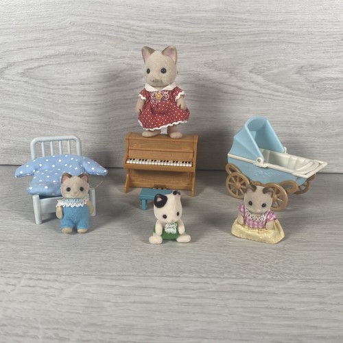 Sylvanian families bundle - sylvanian, of