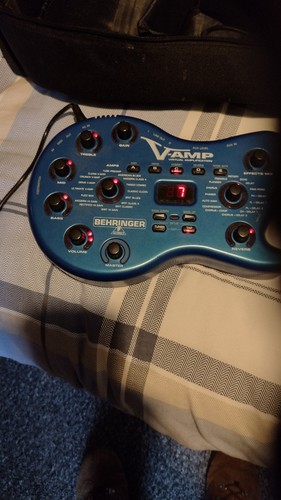 Behringer amp guitar - v-amp,