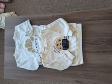 Bundle of baby girls clothes 