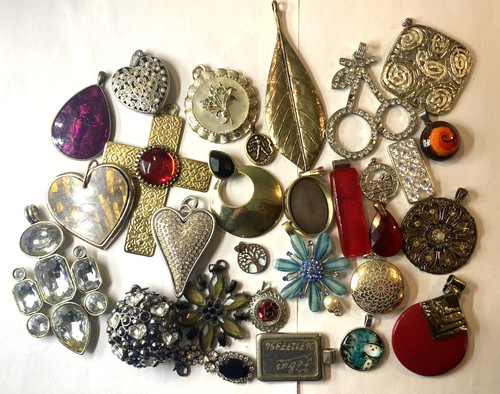 Job lot costume pendants - 30,