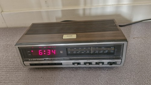 Lloytron vtg clock radio - am/fm,