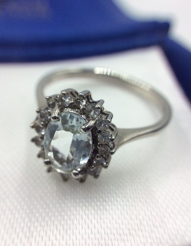 Stunning 9ct white - stunning,