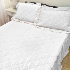 WHITE FITTED BEDSPREAD SET PILLOW SHAMS WAVY QUILTED POLYCOTTON