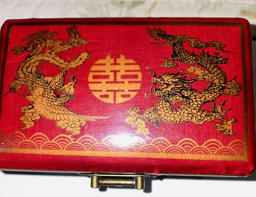 Red chinese wooden jewellery - red,