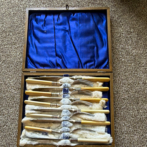 Vintage boxed cutlery set - vintage,