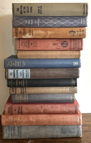 Vtg hardback books - books, x