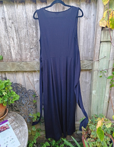 Hobbs black neck sleeveless - v-neck,