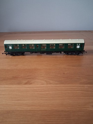 Hornby coach gauge - hornby, southern