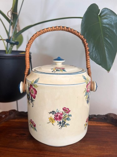 Vintage woodland pansy biscuit - pansy,