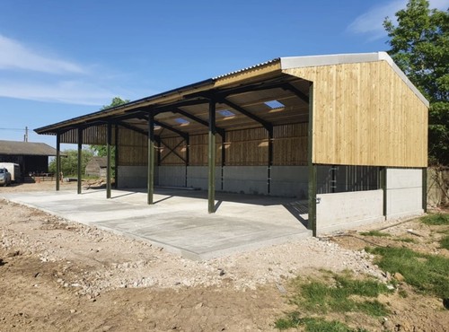 Steel framed building - framed, 100'
